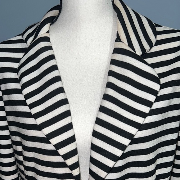 Black and white stripe button jackets - Picture 3 of 5